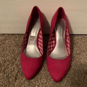 NWOT Christian Siriano Fuchsia Suede Heels